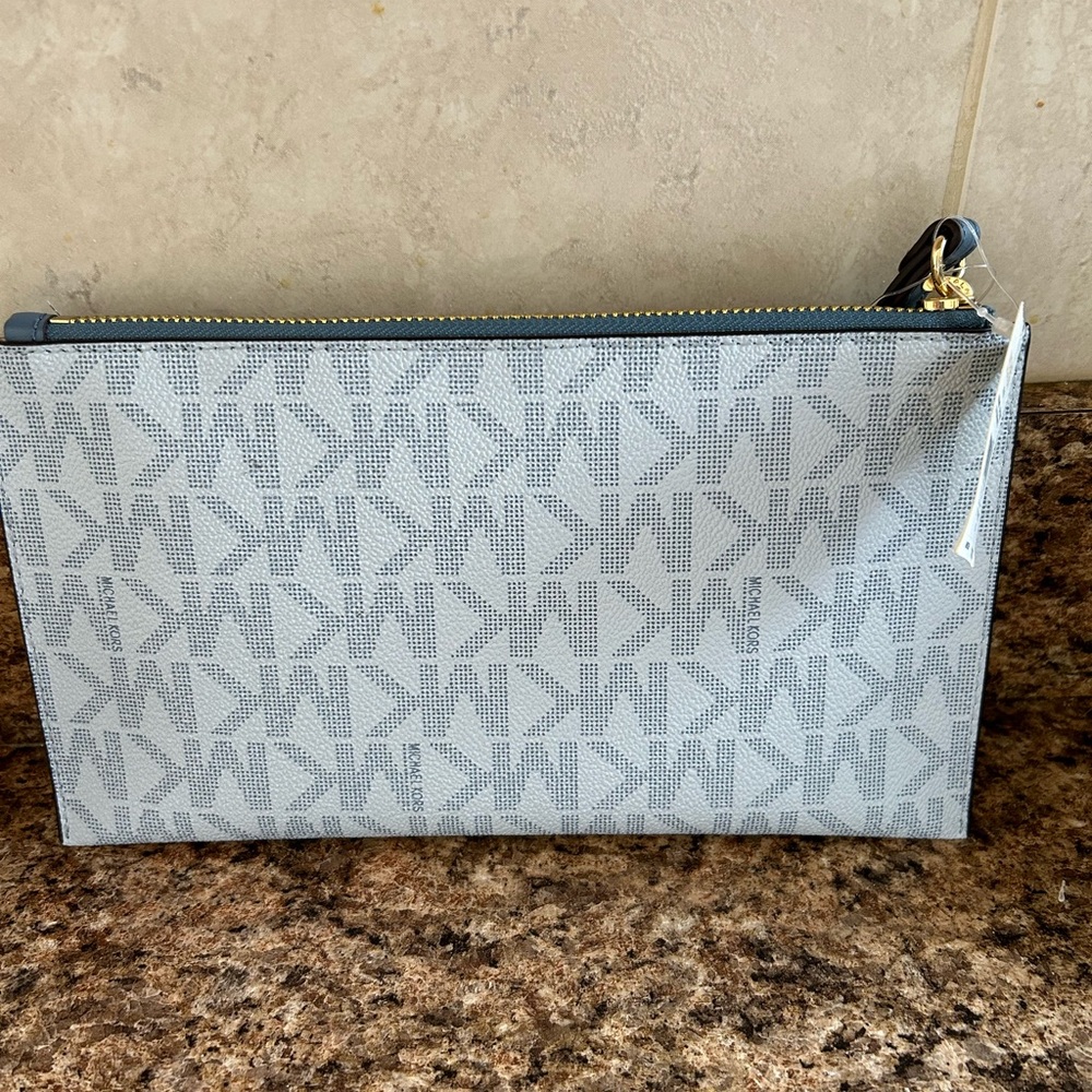 NWT Michael Kors Jet Set Lg Wristlet - Picture 2 of 4